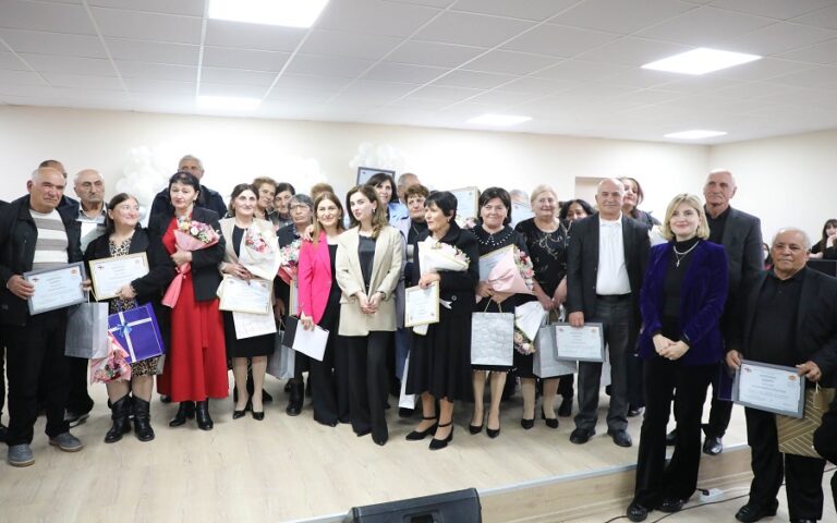 მადლობის სიგელებით წალკის მუნიციპალიტეტის ღვაწლმოსილი პედაგოგები დააჯილდოვეს