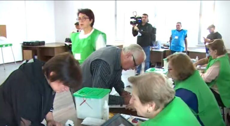 ცესკო: 12:00 საათისთვის საარჩევნო უბნებზე  602 445 ამომრჩეველი (17.15 %) მივიდა, ყველაზე მაღალი აქტივობა რაჭა-ლეჩხუმისა და ქვემო სვანეთის მხარეშია