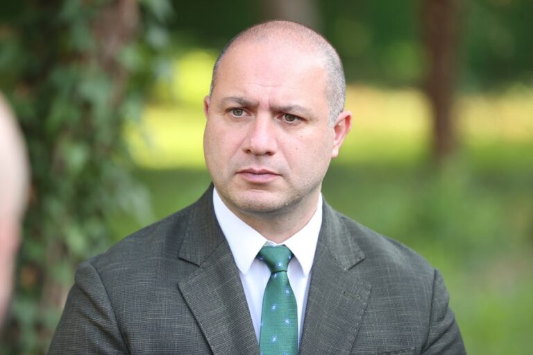 გივი მიქანაძე: ამ ეტაპზე საკითხი, რომ ეროვნული გამოცდები გადაიხედება და რამე სხვა გამოცდები ჩაანაცვლებს, დღის წესრიგშიც არ დგას