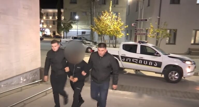 [ვიდეო] სამართალდამცველებმა შეკვეთილი მკვლელობა აღკვეთეს – ბრალდებულს საზღვარგარეთ მყოფი  კრიმინალური ავტორიტეტის, ელმურაზ მამედოვის შეკვეთითა და დავალებით, უნდა მოეკლა ლაგოდეხის სოფელ კაბალში მცხოვრები ერთ-ერთი პირი