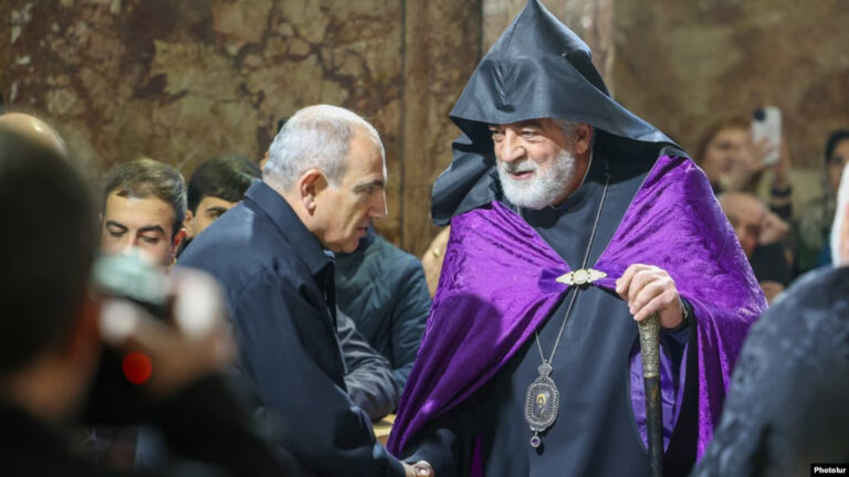 ინციდენტი ერევნის ტაძარში, სადაც ნიკოლ ფაშინიანი წირვას ესწრებოდა