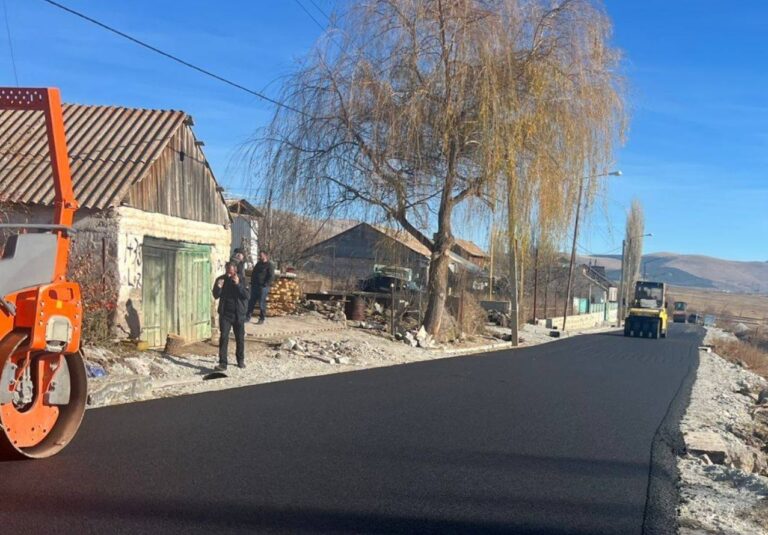 ახალქალაქის მუნიციპალიტეტის სოფელ ღადოლარში ასფალტი იგება