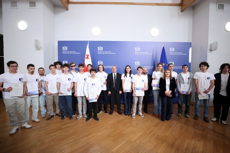 გივი მიქანაძემ 2024-2025 წლის ეროვნული სასწავლო ოლიმპიადის გამარჯვებული მოსწავლეები დააჯილდოვა