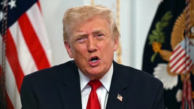 დონალდ ტრამპი აცხადებს, რომ აშშ სამუდამოდ შეაჩერებს მიგრაციას მესამე სამყაროს ქვეყნებიდან, ასევე, ჩამოართმევს მოქალაქეობას მიგრანტებს, რომლებიც ძირს უთხრიან ქვეყნის შიდა სიმშვიდეს