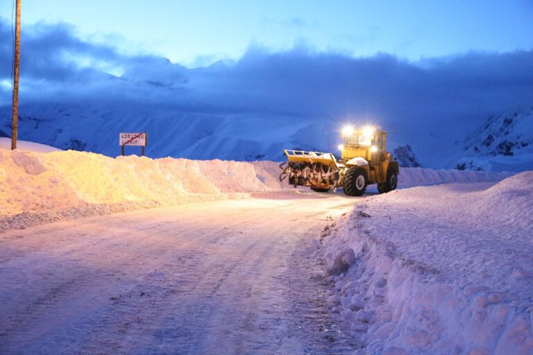 თოვის გამო, გუდაური(ფოსტა)-კობის საავტომობილო გზაზე მისაბმელიანი და ნახევრადმისაბმელიანი ავტოტრანსპორტის მოძრაობა იზღუდება