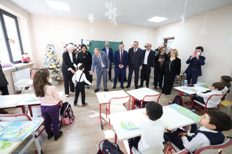 განათლების მინისტრი თბილისის 119-ე და 132-ე საჯარო სკოლებს ესტუმრა