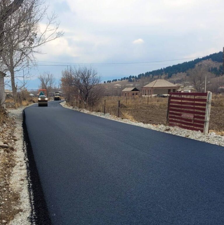 ახალქალაქის მუნიციპალიტეტში სოფლების – გომანი-ბალხო-ბუღაშენის დამაკავშირებელ მონაკვეთზე ასფალტი იგება