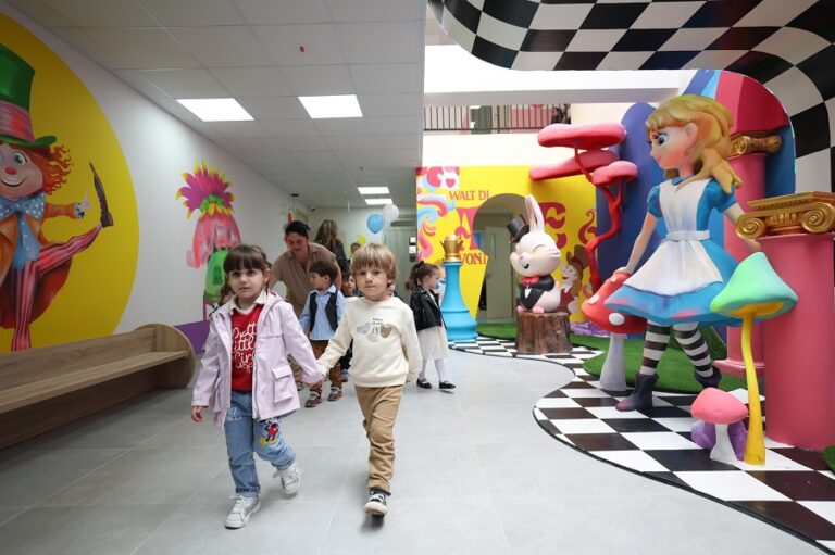 თბილისის საბავშვო ბაღებში საახალწლო არდადეგები 30 დეკემბრიდან 15 იანვრამდე გაგრძელდება, სააღმზრდელო პროცესი კი, ელექტრონული დაშვების სისტემით განახლდება