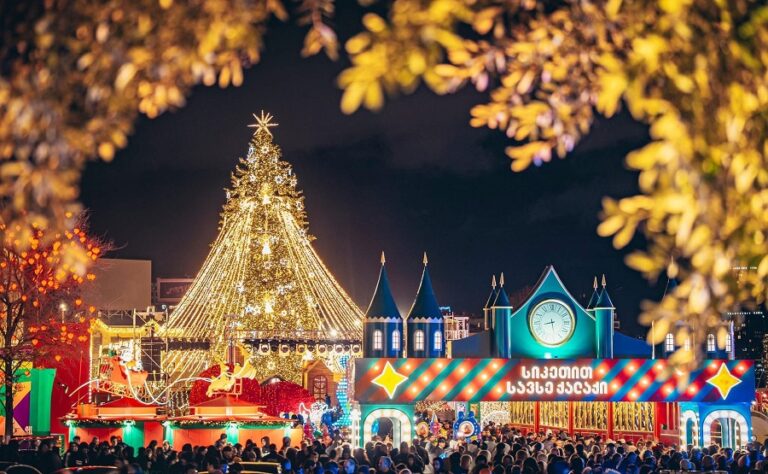 თბილისში მთავარი ნაძვის ხე და საახალწლო ილუმინაციები აინთო