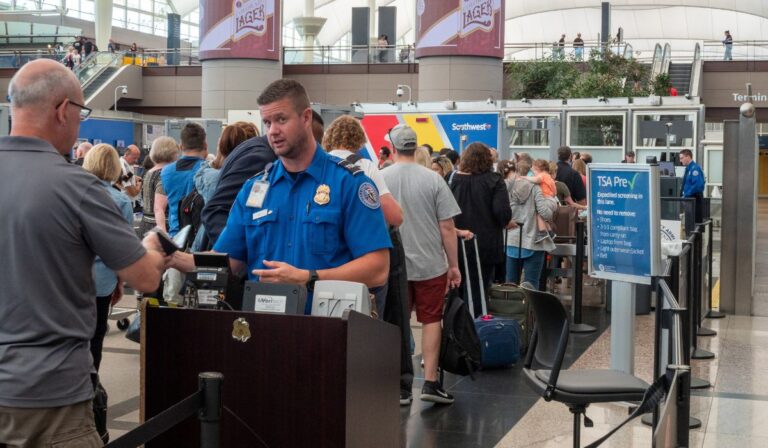 ტრამპის ადმინისტრაცია აშშ-ში მოგზაურობის აკრძალვის დაწესებას კიდევ 30-ზე მეტი ქვეყნისთვის გეგმავს