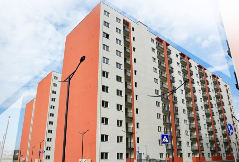 თბილისში, ახალაშენებულ საცხოვრებელ კომპლექსში 762 დევნილ ოჯახს ბინები გადაეცა