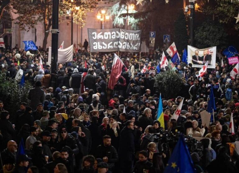 მიხეილ სააკაშვილი: ყველას დიდი მადლობა, ვინც გამოდის ჩემი სურათებით რუსთაველზე. მათ თანადგომას ძალიან ვაფასებ