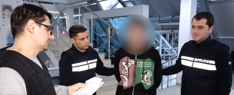 თბილისში, ჯანმრთელობის განზრახ მძიმე დაზიანებისა და არასრულწლოვნის მიმართ ჩადენილი ძალადობის ბრალდებით, 2 პირი დააკავეს