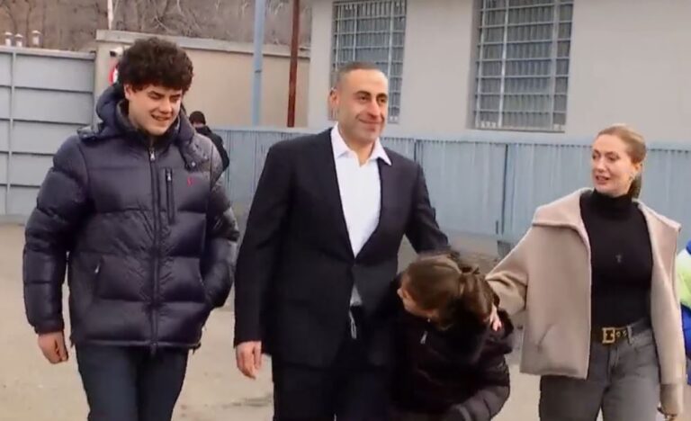 გიორგი ვაშაძემ საპატიმრო დაწესებულება დატოვა