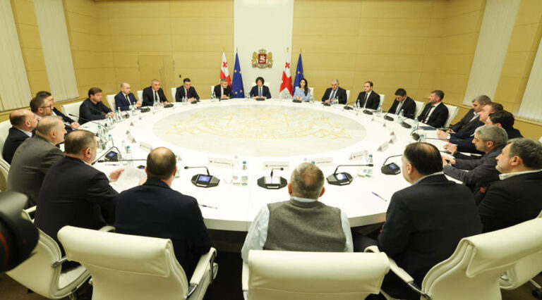 პრემიერ-მინისტრი სასურსათო პროდუქციის ფასებთან დაკავშირებით სადისტრიბუციო კომპანიების წარმომადგენლებს შეხვდა