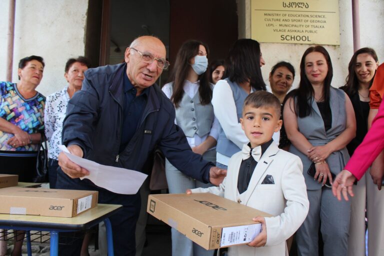 წალკის მუნიციპალიტეტის სოფელ აშკალის საჯარო სკოლის დირექტორი ვაჟა ზურნაჩიანი: „მივესალმები სკოლებში ფორმების შემოღებას და მობილური ტელეფონების გამოყენების აკრძალვას“