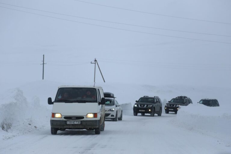 ინტენსიური თოვისა და რთული მეტეოროლოგიური პირობების გამო, საქართველოს საავტომობილო გზების ცალკეულ მონაკვეთებზე დაწესებულია მოძრაობის სპეციალური რეჟიმები