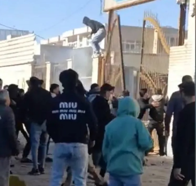 ირანში არეულობები გრძელდება, პროტესტანტები სამთავრობო შენობაში შეღწევას ცდილობენ