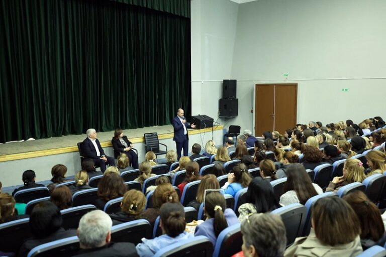 განათლების მინისტრი: სასკოლო საზოგადოებასთან, მათ შორის მშობლებთან, შეხვედრები  და პროცესებში მათი ჩართულობა რეფორმის წარმატებით განხორციელების მყარ წინაპირობას ქმნის