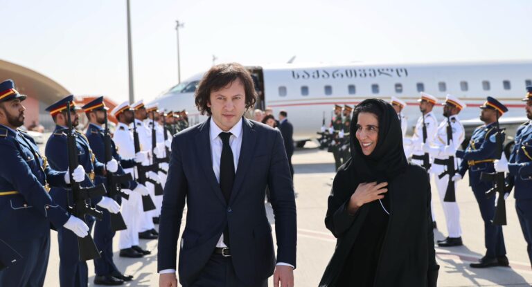 ირაკლი კობახიძეს დუბაის აეროპორტში არაბთა გაერთიანებული საამიროების სახელმწიფო მინისტრი და მინისტრთა კაბინეტის გენერალური მდივანი მარიამ ალ ჰამადი დახვდა