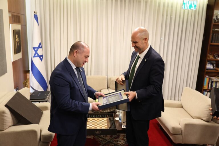 გივი მიქანაძემ ისრაელის ქნესეთის სპიკერთან, ამირ ოჰანასთან ქვეყნებს შორის თანამშრომლობის გაძლიერების საკითხები განიხილა