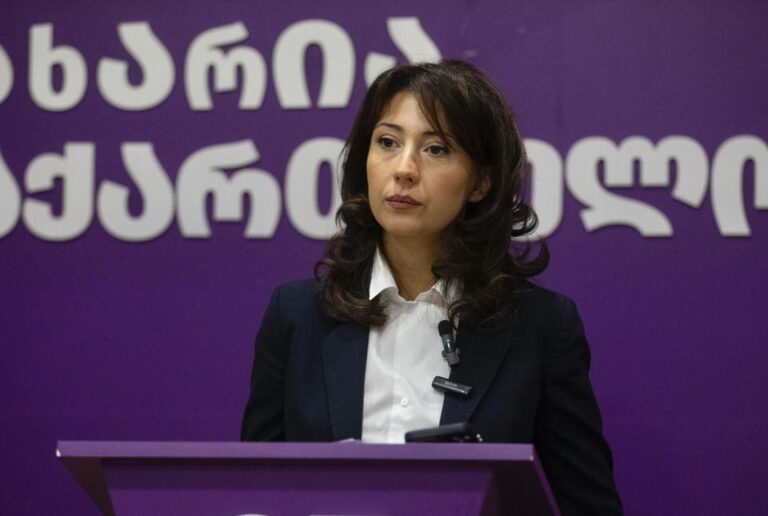 ტატა ხვედელიანი: ირაკლი კობახიძემ „იგლ ჰილსის“ გაყიდვების მენეჯერის სტატუსი სარფიანად მოირგო, პარლამენტში კი ამ იმიჯის ჩამოსარეცხად მოვიდა