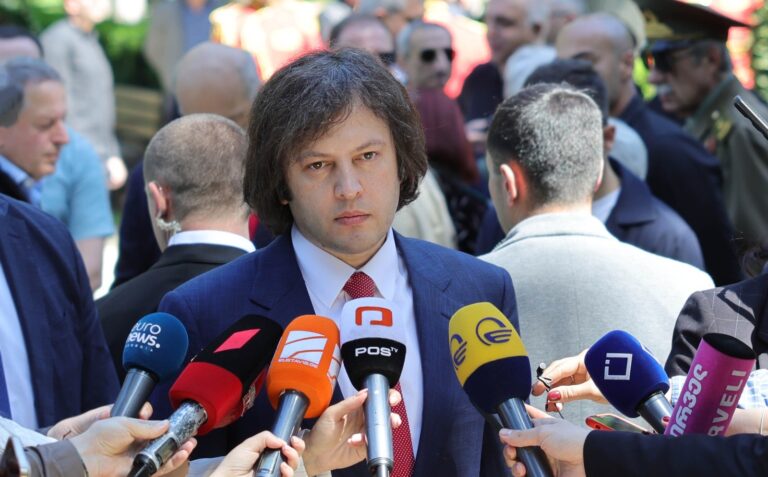 ირაკლი კობახიძე: შემთხვევითი შერჩევის პრინციპით გადამოწმდა 300 პირი, რომელიც იღებს სოციალურ დახმარებას და აქედან, 49-ს აღმოაჩნდა 3000 ლარზე მეტი შემოსავალი