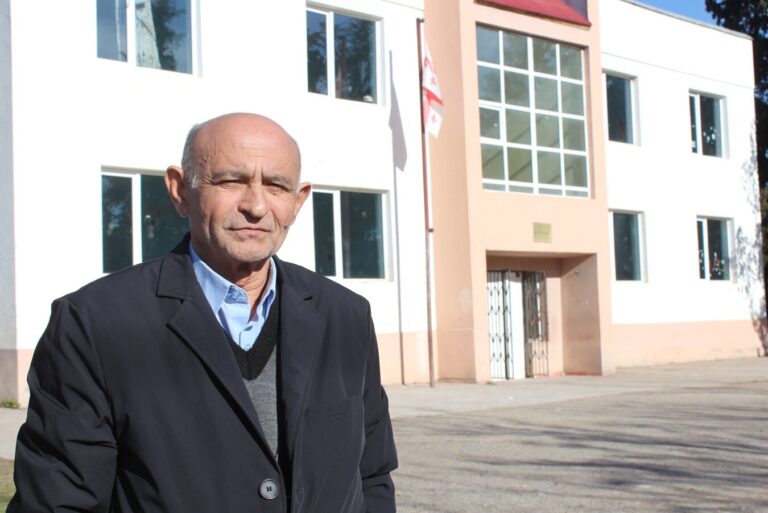 მარნეულის სოფელ მოლაოღლის საჯარო სკოლის დირექტორი მახმუდ ნასიბოვი განათლების სამინისტროს მიმართავს