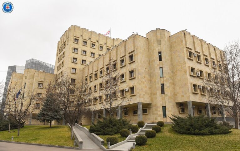 პროკურატურამ ქოლ-ცენტრების მორიგი მასშტაბური დანაშაული გამოავლინა და ორგანიზებული ჯგუფის მიერ ჩადენილი თაღლითობის და ფულის გათეთრების ბრალდებით, სისხლისსამართლებრივი დევნა დაიწყო ათი პირის მიმართ