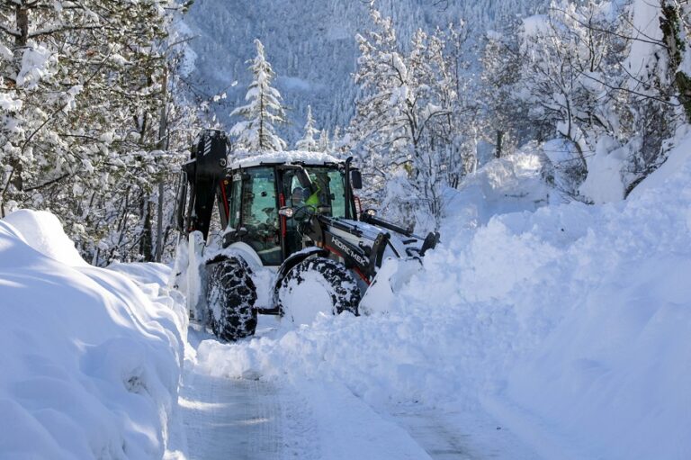 3 თებერვლიდან 4 თებერვლის დილამდე დასავლეთ საქართველოში ნალექი, ზოგან ძლიერი, მაღალმთიან რაიონებში თოვა, ზოგან ძლიერი, ნისლი, ქარბუქი და ზვავსაშიშროებაა მოსალოდნელი