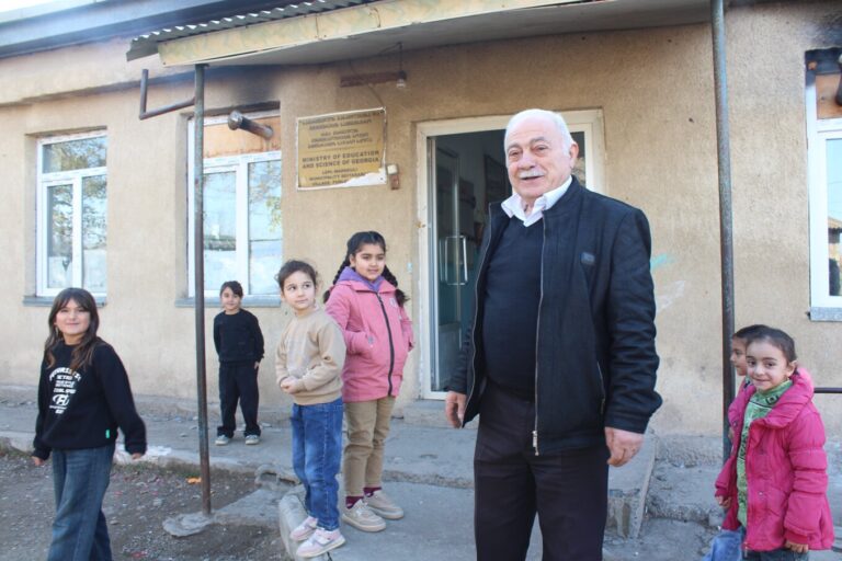 მარნეულის სოფელ ბეითარაბჩის საჯარო სკოლის დირექტორი დოლახან ალიევი: ვიმედოვნებ, საქართველოს ხელისუფლება გაითვალისწინებს პედაგოგების, მშობლებისა და მოსწავლეების თხოვნას და ახალ სკოლას აგვიშენებს