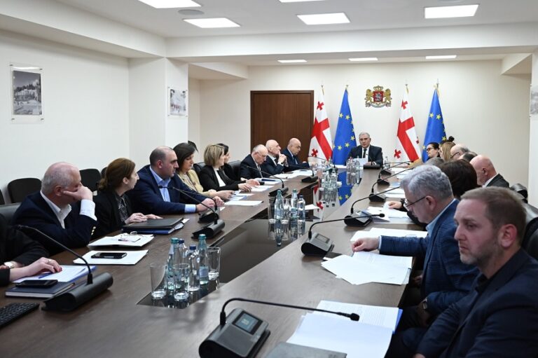 ჯანდაცვის სამინისტრომ 10 მედიკოსს პროფესიული პასუხისმგებლობა დააკისრა – ერთს საექიმო საქმიანობის სერტიფიკატი სამუდამოდ გაუუქმდა, 8 ექიმს საქმიანობის უფლება 6 თვის ვადით შეეზღუდა