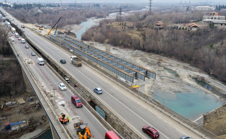 საავტომობილო გზების დეპარტამენტი: არაგვის ხიდზე საავტომობილო მოძრაობა 8 თებერვალს დღის განმავლობაში სრულად აღდგება