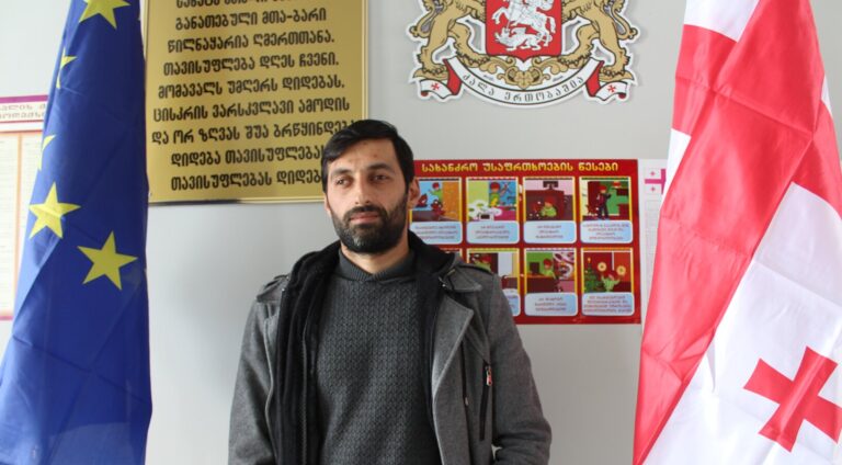 „უხერხულობის გრძნობას მიქმნის ის ფაქტი, რომ ხაჩკოვში თანამედროვე სკოლა გვაქვს, კაბურში კი ჯერ კიდევ შეშის ღუმელებით თბებიან“ – წალკის მუნიციპალიტეტის სოფელ ხაჩკოვის საჯარო სკოლის დირექტორი მაკსიმ გალსტიანი