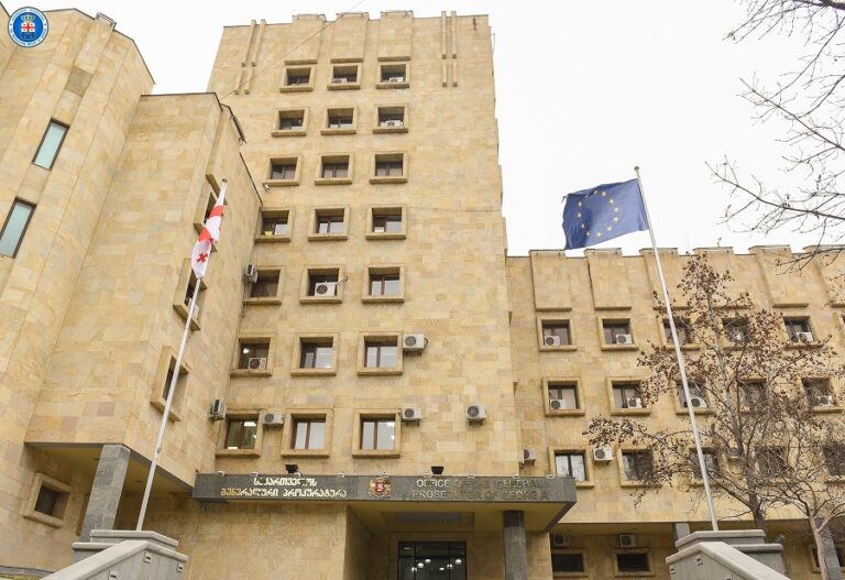 ძალადობით სამსახურებრივი უფლებამოსილების გადამეტების ფაქტზე შსს-ს სამი ყოფილი თანამშრომელი დააკავეს