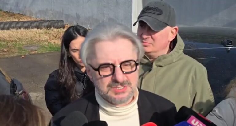 ნიკა გვარამია: აქ, [ციხეში] ვინც „ქოცები“ არიან ახლა, თუ უკვე აღარ არიან „ქოცები“, მაგრამ მათი ყოფილი თანამდებობის პირები, მე მათ განვხილავ პოლიტიკურ პატიმრებად