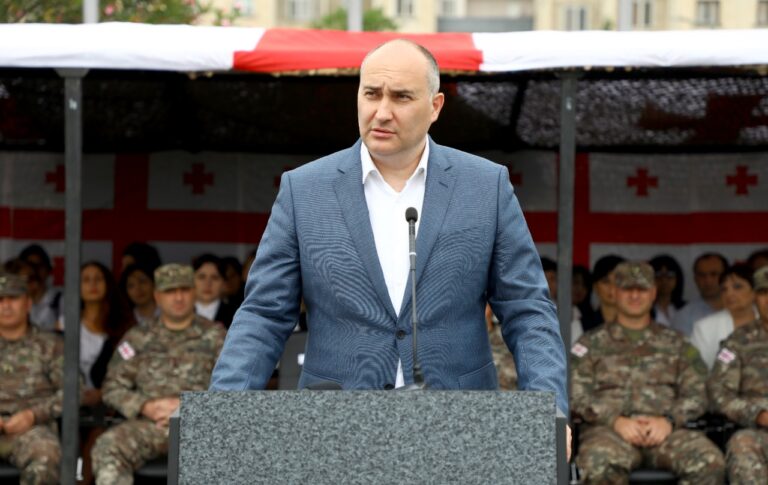 თავდაცვის ყოფილი მინისტრის, ჯუანშერ ბურჭულაძის ადვოკატები საპროცესო შეთანხმების გაფორმებას ითხოვენ, პროკურორი კი აცხადებს, რომ საპროცესო შეთანხმების განხილვა ზიანის ანაზღაურების შემდეგ იქნება შესაძლებელი