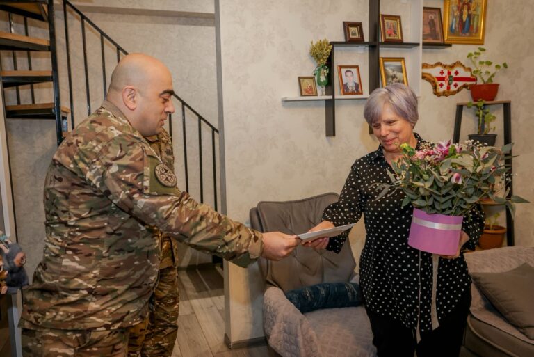 საქართველოს თავდაცვის ძალების სამხედრო მოსამსახურეებმა დაღუპული სამხედროების  დედებს 3 მარტი მიულოცეს