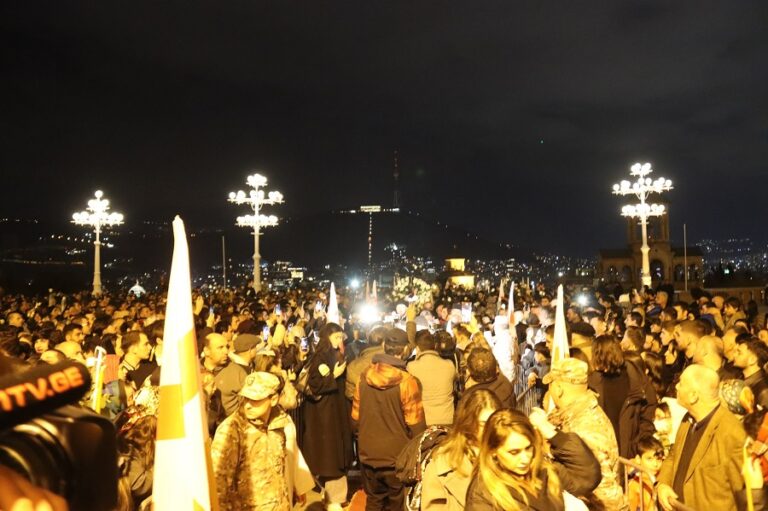 არქიმანდრიტი იოვანე მჭედლიშვილი: მეტროდან იწყება მოქალაქეების რიგები, უწყვეტად და მით უმეტეს, პატრიარქის დაკრძალვის დღეს ბევრად მეტი ადამიანი იქნება, ტაძარში შესვლაზე გარკვეული შეზღუდვები იქნება