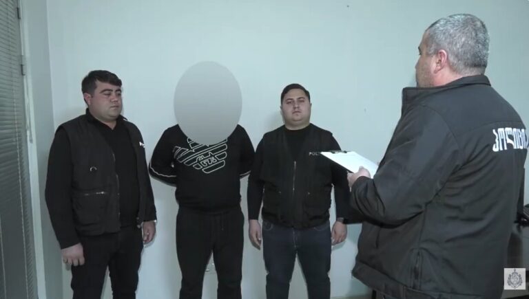 [ვიდეო] პოლიციამ მარნეულში გამოძალვის ფაქტზე 2 პირი დააკავა