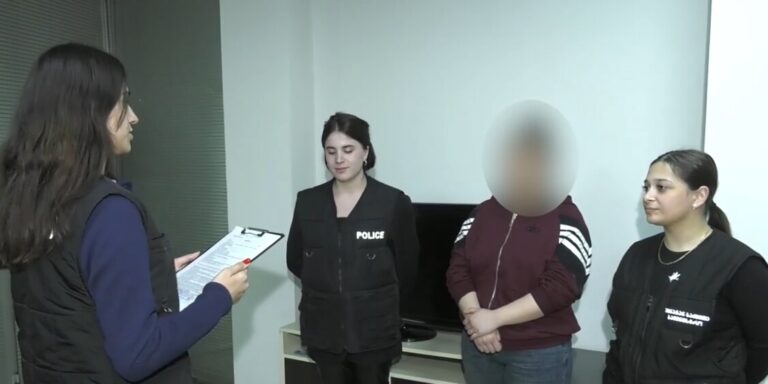 [ვიდეო] პოლიციამ მარნეულში არასრულწლოვნის მიმართ ოჯახში ძალადობის ფაქტზე ერთი პირი დააკავა