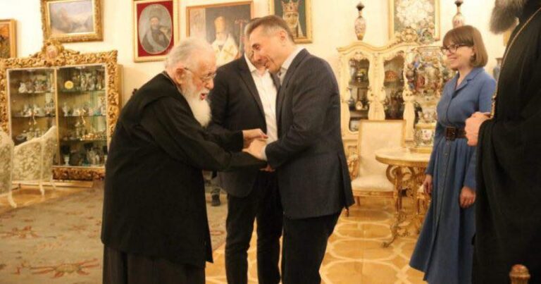 ბიძინა და ეკატერინა ივანიშვილები: უზომო ტკივილსა და მწუხარებას ვგრძნობთ საქართველოს სულიერი მამის, უწმინდესისა და უნეტარესის, სრულიად საქართველოს კათოლიკოს-პატრიარქის, ილია მეორის გარდაცვალების გამო