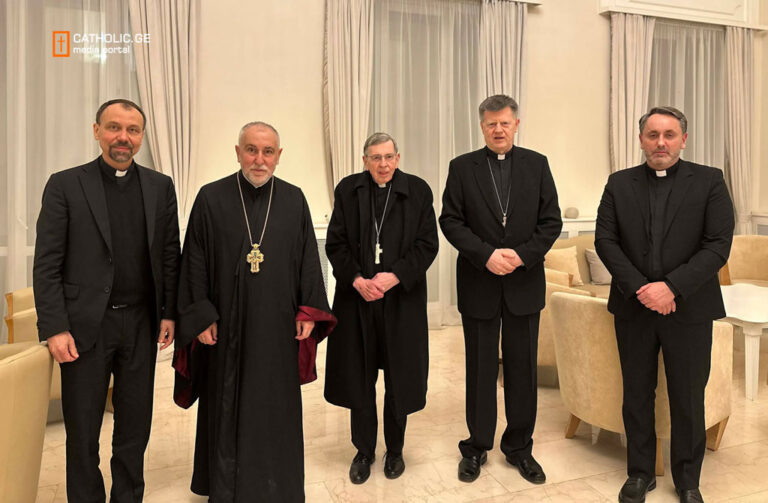 ილია მეორის დაკრძალვაზე დასასწრებად ვატიკანის დელეგაცია ჩამოვიდა