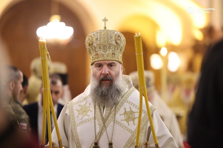 სრულიად საქართველოს კათოლიკოს-პატრიარქის, ილია II-ის გარდაცვალების მეცხრე დღესა და ავტოკეფალიის აღდგენასთან დაკავშირებით, სიონის საკათედრო ტაძარში მეუფე შიო პარაკლისსა და პანაშვიდს გადაიხდის