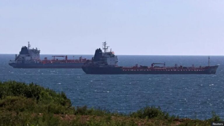 აშშ რუსეთის ნავთობზე სანქციებს ამსუბუქებს, რადგან ირანში ომი ენერგო ფასებს ზრდის