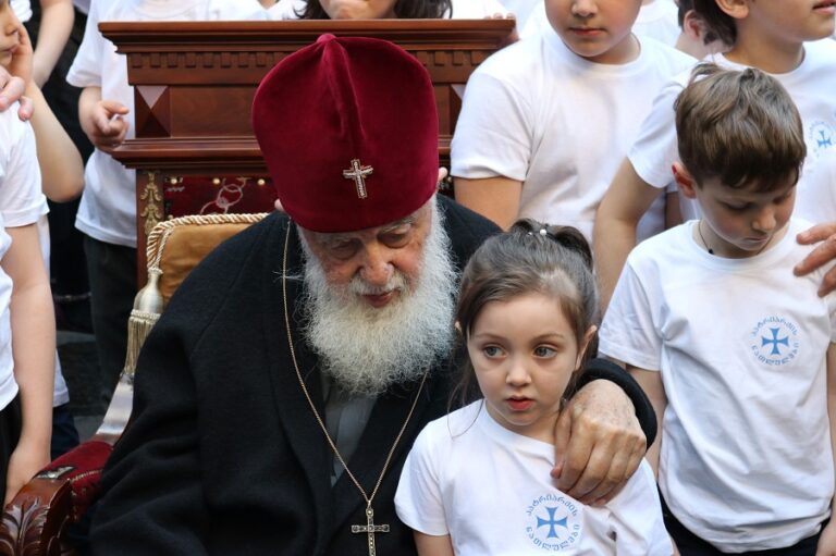 ილია მეორის ნათლულები სამების საკათედრო ტაძრამდე ფეხით მსვლელობას მოაწყობენ