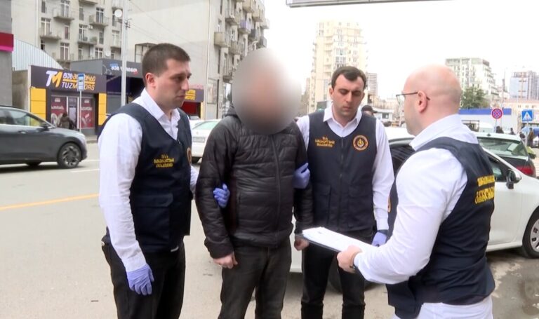 [ვიდეო] შსს-ს თბილისის მთავარი სამმართველოს პატრულ-ინსპექტორი ქრთამის აღების ფაქტზე, აჭარის დაცვის პოლიციის მთავარი სამმართველოს უფროსი კი სამსახურებრივი უფლებამოსილების ბოროტად გამოყენების ბრალდებით დააკავეს