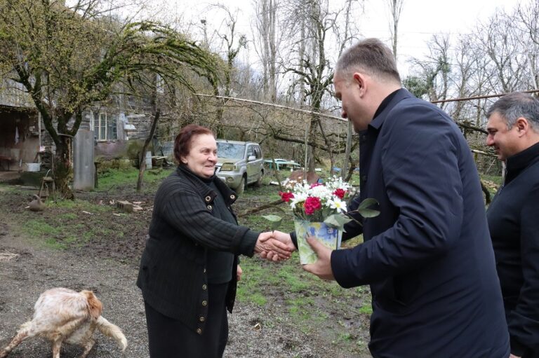 ვანის მუნიციპალიტეტში, საქართველოს ერთიანობისთვის დაღუპული გმირების დედებსა და მეუღლეებს გაზაფხულის დღესასწაულები მიულოცეს