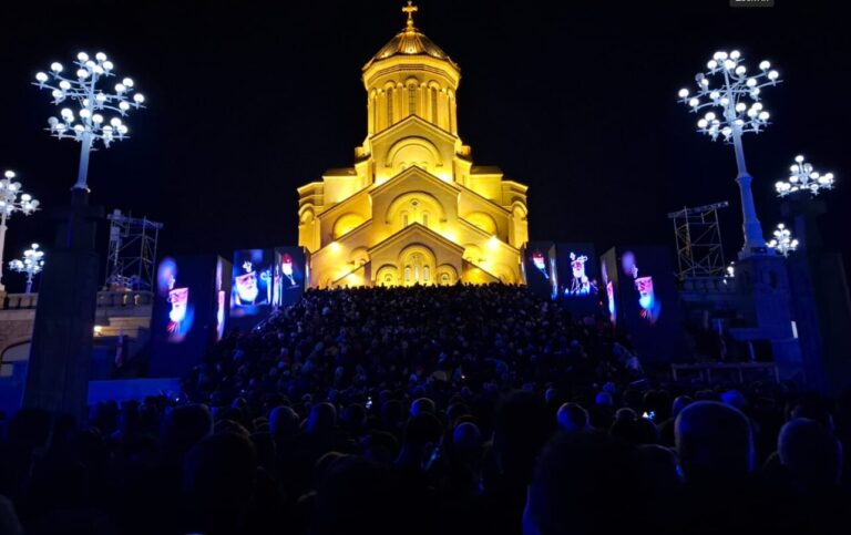საპატრიარქო: სიონის ტაძარში მისი უწმინდესობის დასვენების შემდეგ მცხეთა-თბილისის ყველა ეკლესიას და სხვა ეპარქიებში მოქმედ ეკლესია-მონასტრებს ვთხოვთ, დარეკონ სამგლოვიარო ზარები დაკრძალვამდე