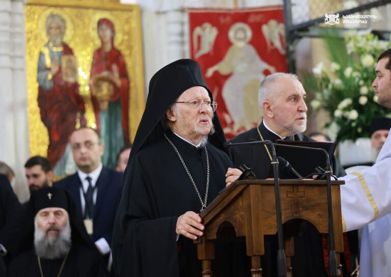 მსოფლიო პატრიარქი ბართლომეოს I – გამხნევდით, თქვენი პატრიარქი და მამა არ მომკვდარა, არამედ სძინავს, სწორედ პატრიარქ ილიაზეა ნათქვამი, მკვდარი ცოცხალია